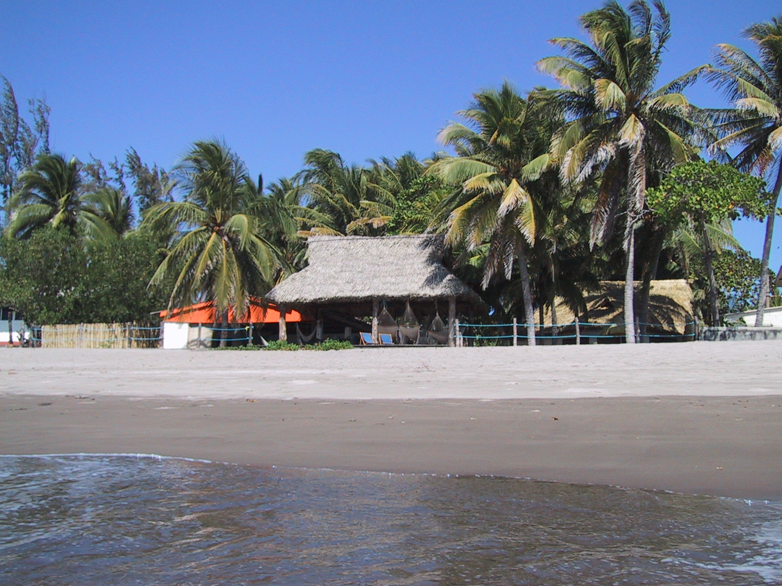 Photo of Los Caracoles beach with very clean level of cleanliness
