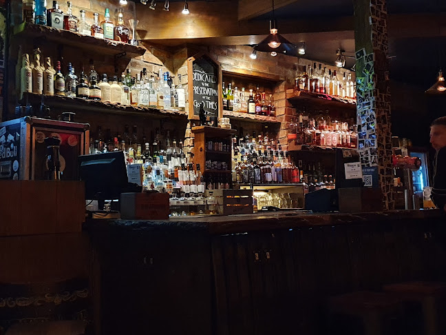 Smokin' Aces - Cocktail Bar & Whiskey Lounge - Pub