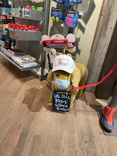 Sporting Goods Store «Fleet Feet Sports - Old Town», reviews and photos, 1620 N Wells St, Chicago, IL 60614, USA