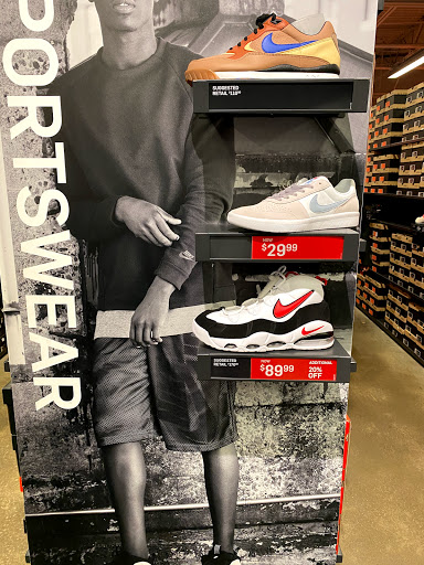 Clothing Store «Nike Factory Store», reviews and photos, 102 The Arches Cir, Deer Park, NY 11729, USA