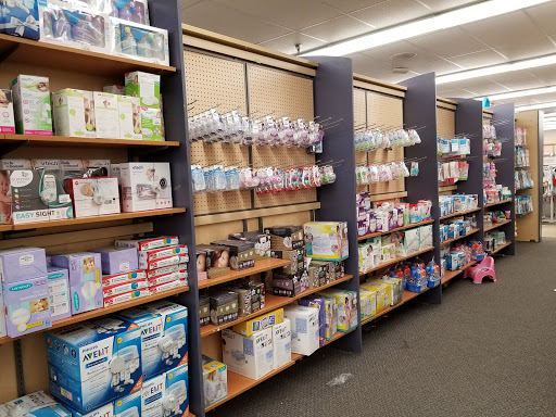 Shopping Mall «Glen Oaks Shopping Center», reviews and photos, 255th St, Glen Oaks, NY 11004, USA