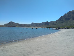 Playa Ensenada Blanca'in fotoğrafı uçurumlarla desteklenmiş