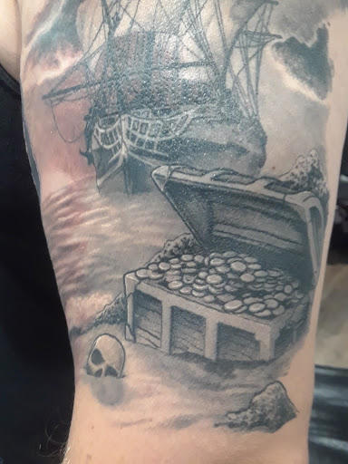 Find tattoo ideas for a mom for your next unique tattoo in Hamburg at New Horizon Tattoo