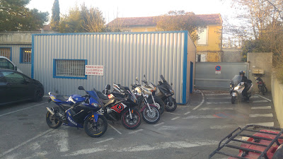Blanc Motos à Carpentras