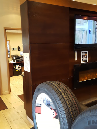 Tire Shop «Paramount Auto Service Woodbury West», reviews and photos, 1707 Weir Dr, Woodbury, MN 55125, USA