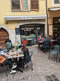 Atmosphère du Restaurant français Bar Restaurante La Douzaine à Annecy - n°1