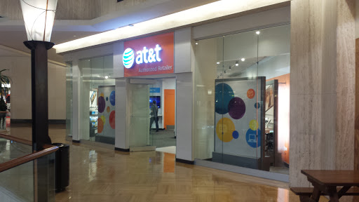 Cell Phone Store «AT&T Authorized Retailer», reviews and photos, 2004 Northbrook Ct, Northbrook, IL 60062, USA