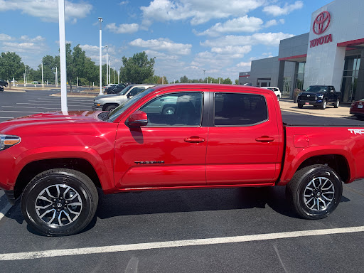 Toyota Dealer «Toyota of Naperville», reviews and photos, 1488 Ogden Ave, Naperville, IL 60540, USA