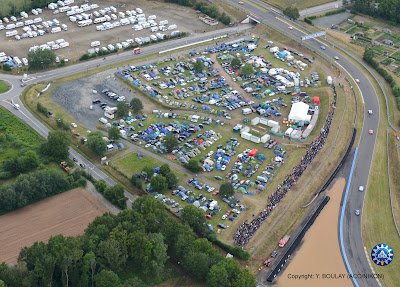 Travel Destinations At Porsche Curves à Le Mans