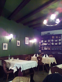 Atmosphère du Restaurant de spécialités alsaciennes Brasserie Chez Hansi à Colmar - n°13