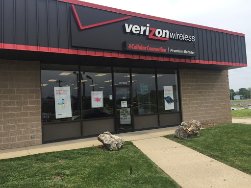 Cell Phone Store «Verizon Authorized Retailer, TCC», reviews and photos, 320 Homer M Adams Pkwy b, Alton, IL 62002, USA