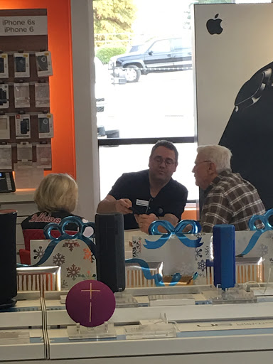 Cell Phone Store «AT&T», reviews and photos, 325 Jesse Jewell Pkwy, Gainesville, GA 30501, USA