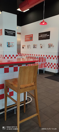 Atmosphère du Restaurant de hamburgers Five Guys à Lieusaint - n°4