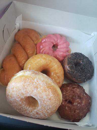 Donut Shop «Donut City», reviews and photos, 1210 Pacific Coast Hwy, Seal Beach, CA 90740, USA