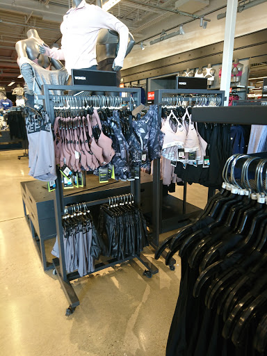 Clothing Store «Nike Factory Store», reviews and photos, 11211 120th Ave #80, Pleasant Prairie, WI 53158, USA