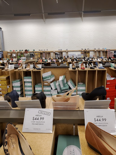 Shoe Store «DSW Designer Shoe Warehouse», reviews and photos, 113 Mill Plain Rd, Danbury, CT 06811, USA