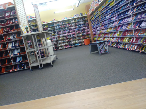 Shoe Store «Payless ShoeSource», reviews and photos, 1790 Lawndale Rd, Saginaw, MI 48603, USA