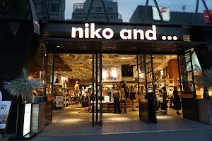niko and ... TOKYO image