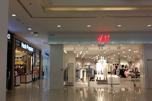 H&M image