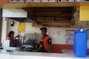 Minute Burger Cabatuan image