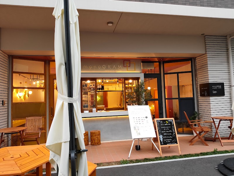 monoGRAM studio café