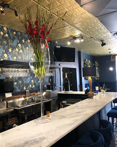 Wine Bar «The Carriage Wine and Market», reviews and photos, 121 E Mobile St, Florence, AL 35630, USA