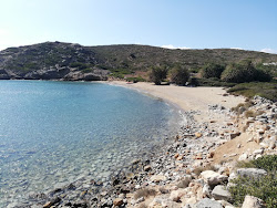 Itanos Plajı'in fotoğrafı küçük koy ile birlikte
