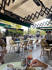 Atmosphère du Café Café des Phares à Paris - n°5