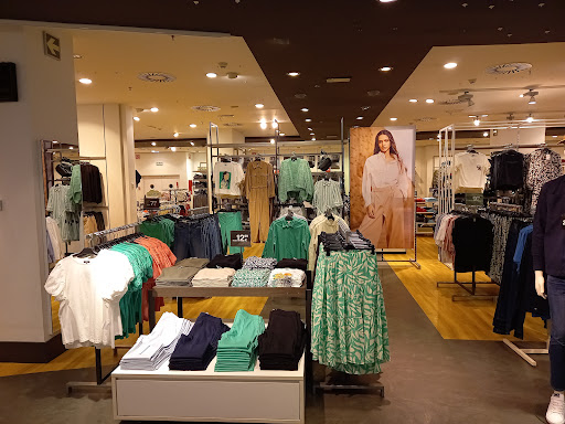 Comprar ropa de mujer en Vigo de 2024