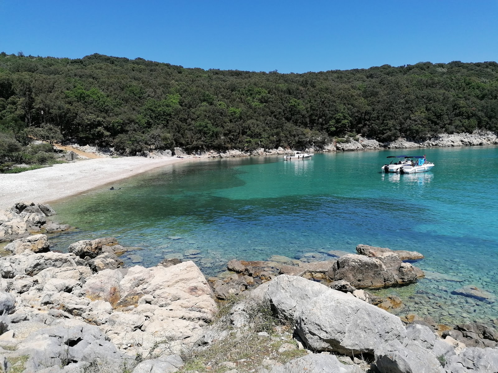 Foto van Kruscica beach met lichte kiezelsteen oppervlakte