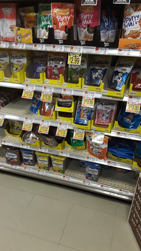 Grocery Store «Hannaford Supermarket», reviews and photos, 505 Pleasant St, Bristol, NH 03222, USA