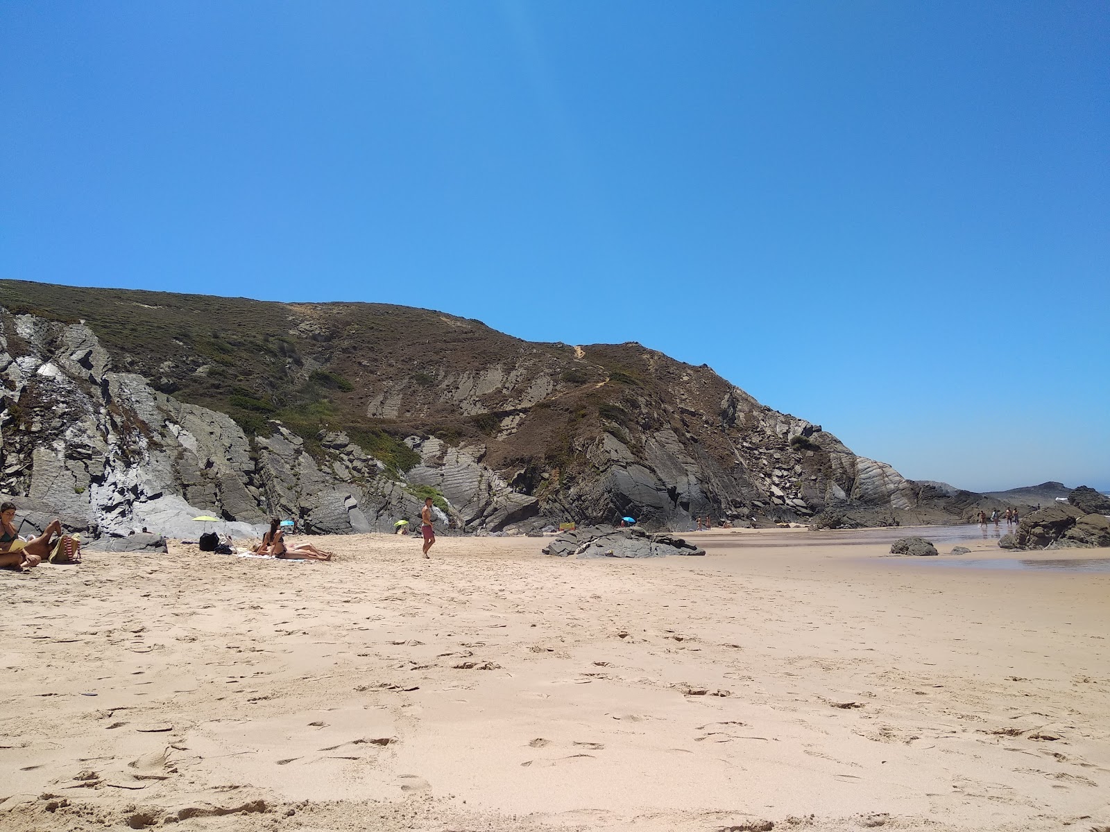 Fotografie cu Praia da Amalia sprijinit de stânci