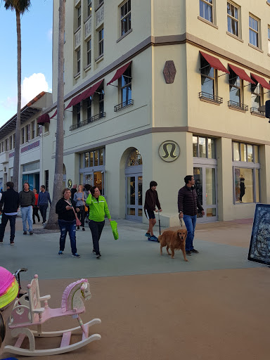 Sportswear Store «lululemon», reviews and photos, 846 Lincoln Rd #1a, Miami Beach, FL 33139, USA