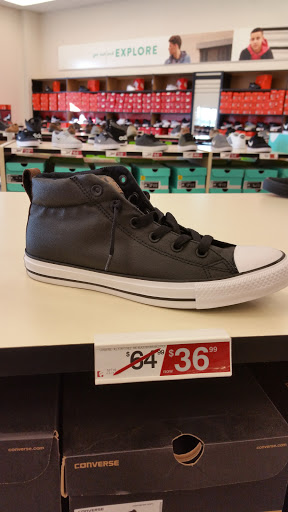 Shoe Store «Famous Footwear», reviews and photos, 2362 N Richmond Rd, McHenry, IL 60051, USA