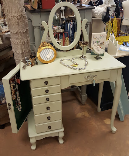 Furniture Store «3 Vintage Chicks», reviews and photos, 13012 N Cave Creek Rd, Phoenix, AZ 85022, USA