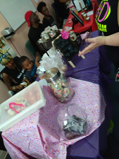 Shopping Mall «Hilltop Shopping Center», reviews and photos, 5400 Reisterstown Rd, Baltimore, MD 21215, USA