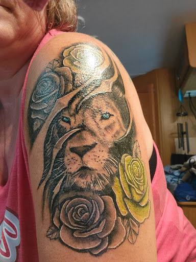 Explore familia tattoo ideas, creative tattoo ideas in Findlay, available at Artistic Ink Findlay