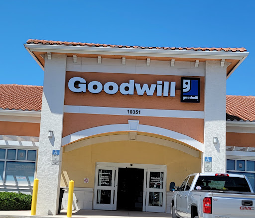 Goodwill Retail & Donation Center, 10351 Corkscrew Commons Dr, Estero, FL 33928, USA, 