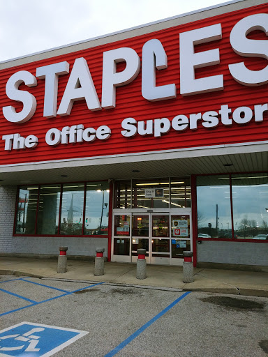 Office Supply Store «Staples», reviews and photos, 125 E Davis Dr, Terre Haute, IN 47802, USA