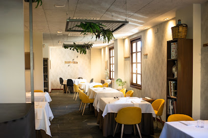 Restaurante Muna - C. Gil y Carrasco, 25, 24401 Ponferrada, León, Spain