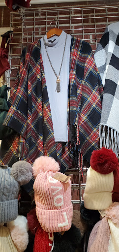 Jewelry Store «Knock Knock Boutique», reviews and photos, 110 W Chocolate Ave, Hershey, PA 17033, USA