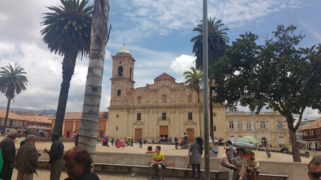 CENTRO MULTISERVICIOS SHOTMAIL ZIPACOLONIAL