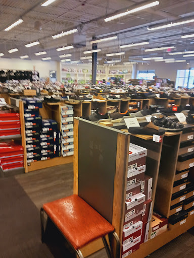 Shoe Store «DSW Designer Shoe Warehouse», reviews and photos, 6971 Grand Ave, Gurnee, IL 60031, USA