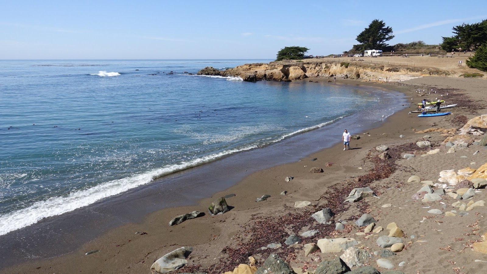 William R Hearst Beach的照片 带有棕色细卵石表面