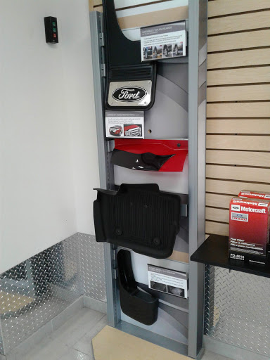 Used Car Dealer «Wade Ford Pre Owned Vehicle Center», reviews and photos, 3817 S Cobb Dr SE, Smyrna, GA 30080, USA