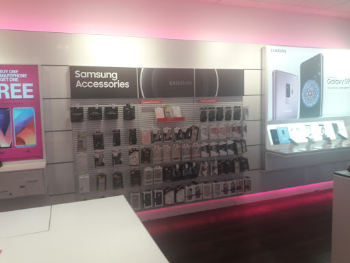 Cell Phone Store «T-Mobile», reviews and photos, 15 Spring Valley Market Pl, Spring Valley, NY 10977, USA