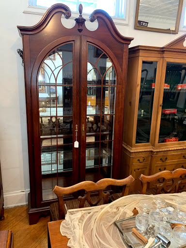 Antique Furniture Store «Every Now & Then Antique Furniture Mall», reviews and photos, 430 W Benson St, Cincinnati, OH 45215, USA