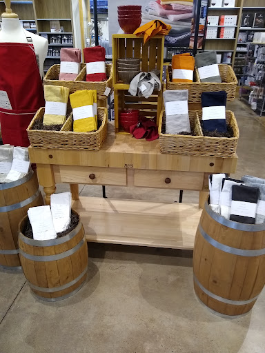 Shopping Mall «Shops of Saddle Creek», reviews and photos, 7509 Poplar Ave #1, Germantown, TN 38138, USA