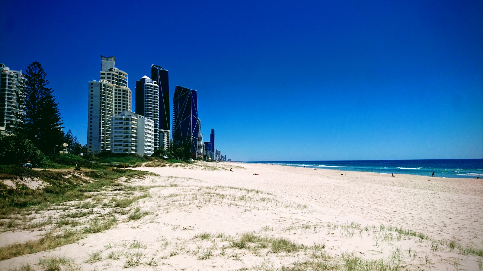 Foto di BroadBeach con costa lunga e dritta