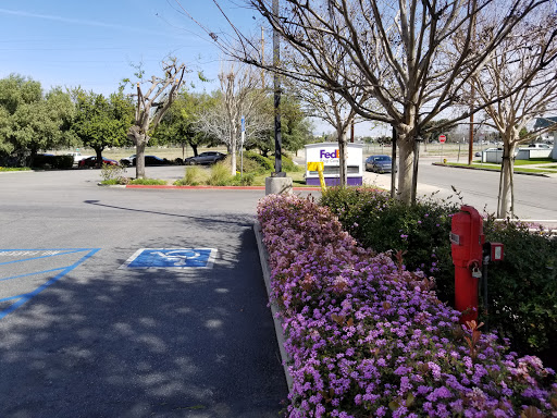 Shipping and Mailing Service «FedEx Ship Center», reviews and photos, 16633 Schoenborn St, North Hills, CA 91343, USA